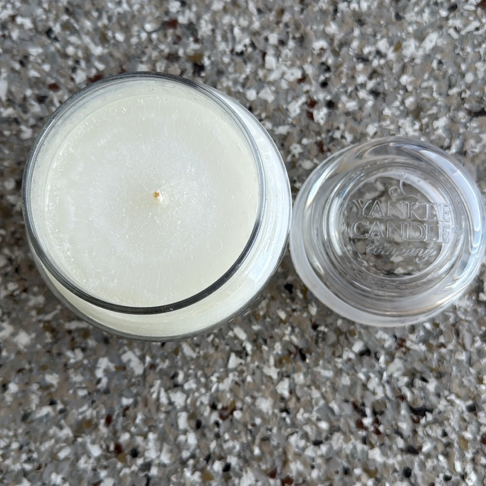 Yankee Candle Siberian Silver Fir - Picture 2 of 3
